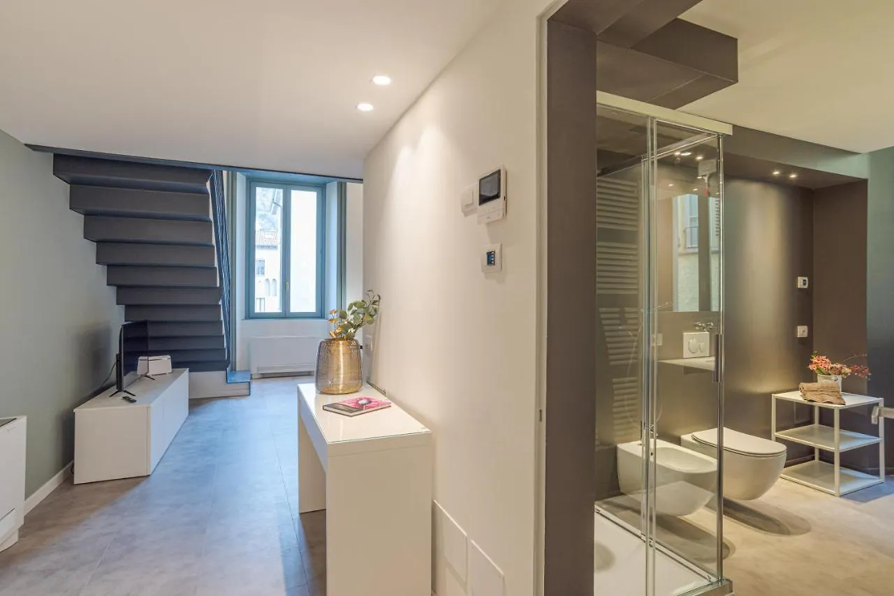 Apartment Suite Funicolare - By Myhomeincomo Italien